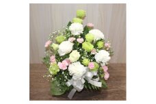 白とグリーンのお花で上品な雰囲気のお供えアレンジ【1398686】
