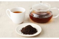 荒れた茶畑を再生して生まれた「横瀬の和紅茶」と「森のはちみつのマドレーヌ」セット