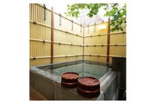 小鹿野温泉須崎旅館(トイレ付20畳)1泊2食宿泊券(2名分)＜平日のみ＞【1494578】