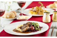[№5904-0323]本格スイス料理セレクション　スーラ モッカ　スイス風牛肉の煮込み（2人前）