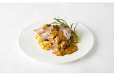 [№5904-0324]本格スイス料理セレクション　ベルナーオーバーラント　豚肉のロースト（2人前）