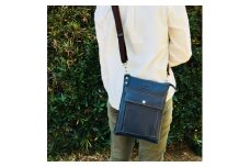 日本製 ショルダーバッグ ネイビー （チャガマ） 牛革 薄型ショルダー ショルダー カバン 鞄 本革 天然皮革製品 縦型 小型 紺 カラー カジュアル プライベート オリジナル ブランド 肩掛け ギフト プレゼント 贈答 記念日 お祝い 送料無料 千葉県 旭 髙野縫製 ぬいざえもん メディア 千葉県 旭市