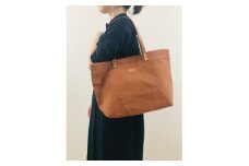 日本製トート 中サイズ （パラフィン帆布） ブラウン 手作り バッグ 鞄 カバン レザー 革 革製品 綿 綿帆布 天然皮革 本皮 シンプル お出掛け お出かけ 日常使い 旅行 ギフト プレゼント ご褒美 誕生日 記念日 贈答 贈り物 送料無料 ふるさと納税 髙野縫製 ぬいざえもん メディア 千葉県 旭市