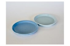 【小泉すなお作】　青色の皿ペア 〈 皿 2個セット 食器 雑貨 シンプル マット ナチュラル かわいい 陶器 青 焼き物 キッチン インテリア 陶芸 ブルー おしゃれ おすすめ 北欧 自然 ギフト プレゼント 引っ越し 結婚 記念日 誕生日 父の日 母の日 作家 小泉すなお 〉