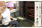 職人がひと網ごとに丁寧に焼き上げるレトロな製法。外はサクッと香ばしく、中は餅の甘みが広がります。