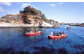 鴨川の海にぽっかりと浮かぶ、千葉県指定の名勝『仁右衛門島』は、新日本百景にも選ばれています。手こぎの渡し船で島に渡ります。