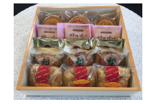 【ラ・セーヌ】鎌ケ谷そだちの梨を使った洋菓子５種詰合せ
