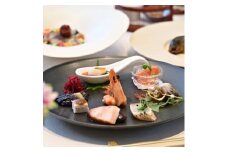 ＜中国料理 礼華 四君子草＞《ディナー》ペアディナー券(ぐるなびセレクション)【1642265】