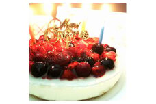 【エニシダ】クリスマスケーキ ４種のベリーチーズケーキ(キャンドル・Xmasプレート付) レアチーズケーキ チーズケーキ ケーキ クリスマスケーキ 濃厚 フルーツ ベリー 冷凍 期間限定 15cm 5号 パーティー 東京 新宿 0007-001-S05