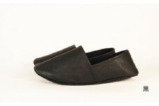 【KUTSUNE〈クツネ〉】ルームシューズ（革製・バブーシュタイプ） (サイズ：XL(26.5-27.0cm)、カラー：黒)