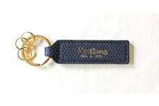 エキゾチックレザーを使用「キャッツアイ（カロング）・キーホルダー」 (カラー：ネイビーブルー)