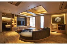 【SAKE Bar Hotel ASAKUSA】スイートルーム 1泊2名様 ペア宿泊券〈朝食付・日本酒飲み放題〉 | 宿泊 ペア ギフト クーポン 券 宿泊補助券 東京 旅行 観光トラベル 旅