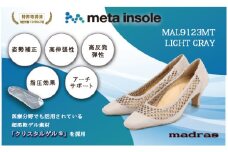【マドラス 婦人靴】特許meta insole搭載5.5cmヒールのカットワークデザイン・スクエアパンプス [MADRAS MAL9123MT] (カラー：ライトグレースエード、サイズ：24.0cm)