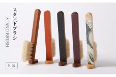 STAND BRUSH ／ 印伝・黒　紫　赤 ブラシ 卓上ブラシ 洋服ブラシ 馬毛 工芸品 日本製 墨田区 東京 赤 [№5619-7975]1978