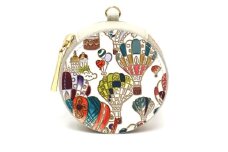【文庫屋大関】マカロンポーチ 気球【皮革工芸品】 ポーチ ミニポーチ 小物入れ アクセサリー入れ イヤホン入れ 収納 保管ケース 手のひらサイズ  本革 革 皮革 工芸品 工芸 雑貨 ギフト プレゼント 日本製 東京 [№5619-2234]