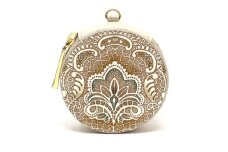 【文庫屋大関】マカロンポーチ アンティークレース＜オリーブ＞【皮革工芸品】 ポーチ ミニポーチ 小物入れ アクセサリー入れ イヤホン入れ 収納 保管ケース 手のひらサイズ  本革 革 皮革 工芸品 工芸 雑貨 ギフト プレゼント 日本製 東京 [№5619-2242]