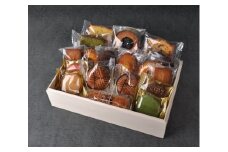 ギフトボックス焼菓子１８個木箱入り 柿の木坂Quatre(キャトル)