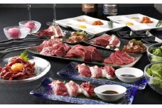 【馬肉とワイン 気まぐれバル 恵比寿 Whim】《120分飲み放題》【極上の生レバ刺し、希少イチボ焼き付】特選コース＜2名様分＞（ぐるなびセレクション）