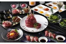 【馬肉とワイン 気まぐれバル 恵比寿 Whim】《120分飲み放題》メッセージ付き肉ケーキコース＜2名様分＞（ぐるなびセレクション）