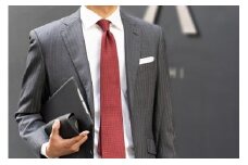 【受注生産】匠の技術で織り上げるシルク１００％のソリッドネクタイ(ワインレッド)