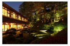 3,000坪の美しい庭園　鶯啼庵の『おもてなし』懐石料理8品・2名様ご招待