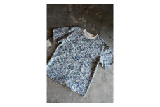 [HAM IAM]【数量限定】手差型染クルーネックTシャツ「小花ちらし」緑紫系【Mサイズ】