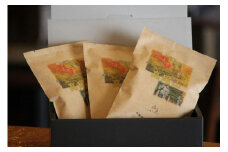  国産の炭火で焙煎したコーヒー豆【雫ブレンド高尾山】ご注文後に焙煎100g×3パック豆のまま | コーヒー 焙煎 ブレンド 飲み物 贈答用 送料無料 東京 八王子