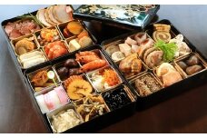 【当店まで受け取りに来られる方限定】シェいなば特製おせち（三段重）※オンライン決済限定