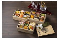 懐石青山の特製おせち料理「和洋中三段重(冷凍)」
