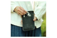 SKLO 肩掛けシンプルスマートフォンポーチ　Black