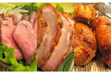 ローストビーフ・焼豚・骨なしスペアリブ 3点セット（牛刺し風ローストビーフ：380g、焼豚：360g、骨なしスペアリブ：300g）  ローストビーフ 焼き豚 スペアリブ 牛 豚 肉 国産【横須賀商工会議所 おもてなしギフト事務局（有限会社田浦中央食品）】 [AKEO001]