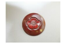鎌倉彫青山工房の小鏡（梅の花）