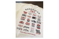 鎌倉ブランドの老舗「KAMAKULAX」の定番オリジナルALL LOGO Ｔシャツ【ホワイト】Mサイズ