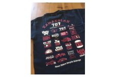 鎌倉ブランドの老舗「KAMAKULAX」の定番オリジナルALL LOGO Ｔシャツ【ネイビー】Mサイズ
