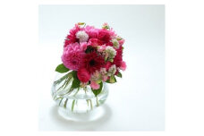 季節の花束と花瓶のセット　Sサイズ【季節の花束と花瓶 Sサイズ 世界らん展 フラワードリームジャパンカップ 国内主要コンテスト受賞 贈り物 フラワーライフ 生活の彩 お部屋の彩 神奈川県 小田原市 】
