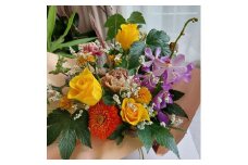 季節の生花アレンジ　Sサイズ 【 フラワー アレンジメント お花 ギフト プレゼント 贈り物 誕生日 お祝い 神奈川県 小田原市 】