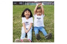 2人兄弟姉妹でおそろい/ハンバーガー SMALL×BIG プリント/ Tシャツ2枚組ギフトセット【出産祝い・誕生日・ギフト・プレゼント】（90cm×100cm） [№5875-7210]0653