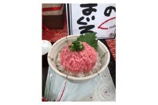 ＜西松の三崎まぐろ＞まぐろのたたき＆まぐろスモーク生ハム「The Smoked MAGURO」詰め合わせ　M040-003