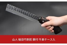 ［山人］ 薪割りに 槌目竹割鉈（ナタ） 鋼付 牛革ケース入 キャンプ用品 アウトドア用品 鉈（ナタ） 小型斧（オノ）薪割鉈 焚火鉈 【048S002】