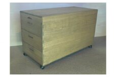 総国産桐材で製作した三段衣装ケース（キャスター付）《サイズ：W94cm×D44cm×H60cm》重さ約10kg 国産桐の衣装箱 約15枚の衣類収納 キャスター付 家具インテリア 加茂市 高橋芳郎タンス店