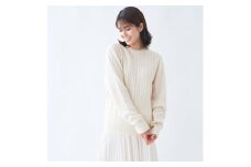 カシミヤ 100％ クルーネック プルオーバー ケーブル柄 ホワイト サイズフリー 冬 レディース ファッション おしゃれ 日本製 肌に優しい 敏感肌 暖かい 暖か 可愛い 無地 防寒 カシミア ニット 冬物 誕生日 卒業 プレゼント ギフト クリスマス 新潟県 見附市