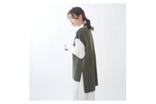＜レディース＞Vネックベスト（オリーブ）カシミア同等 ニット サイズフリー レディース 服 ファッション おしゃれ 日本製 秋 冬 無地 贈り物 祝い 誕生日 卒業 プレゼント ギフト クリスマス 新潟県 見附市