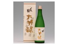 B4069 【12月中旬発送】〆張鶴　大吟醸　金ラベル