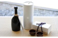 農口尚彦研究所「NOGUCHI　NAOHIKO　01　2018　Vintage　770ml」と大樋焼「大樋飴釉掛ぐい呑み　ペア」セット