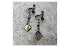 金と貝の蒔絵イヤリング