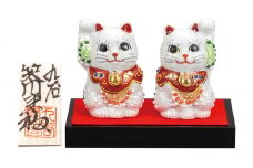 [№5784-1167]九谷焼　2.2号ペア招き猫　白盛（台・敷物・立札付） a05