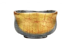 [№5784-1023]九谷焼　 抹茶碗　金箔彩　a03