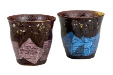 [№5784-1053]九谷焼　 ペア焼酎カップ　銀彩金銀ちらし　a04