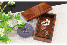 【武生唐木指物の職人がつくる】指物、うるしにこだわった花梨玉杢小箱(宝箱)