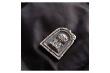 ＜Do＿goods＞銀製『前方後円墳』ピンブローチ 659-870_goods＞銀製『前方後円墳』ピンブローチ 659-870【1490349】
